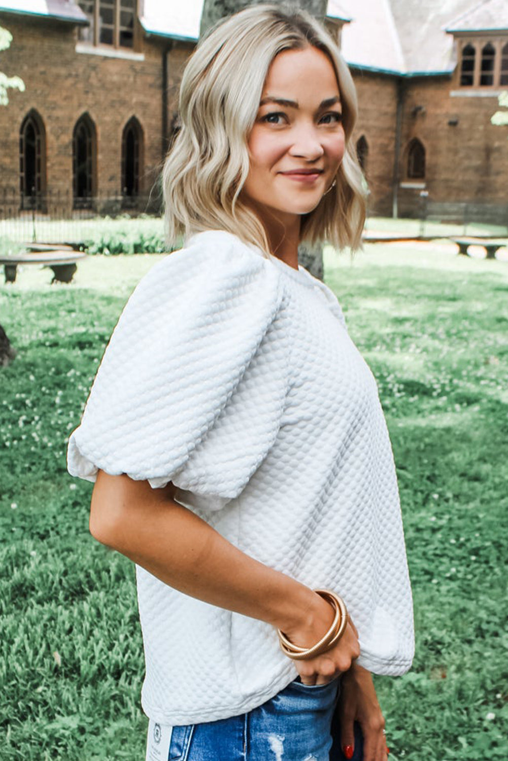Phalaenopsis Solid Textured O Neck Puff Sleeve Blouse
